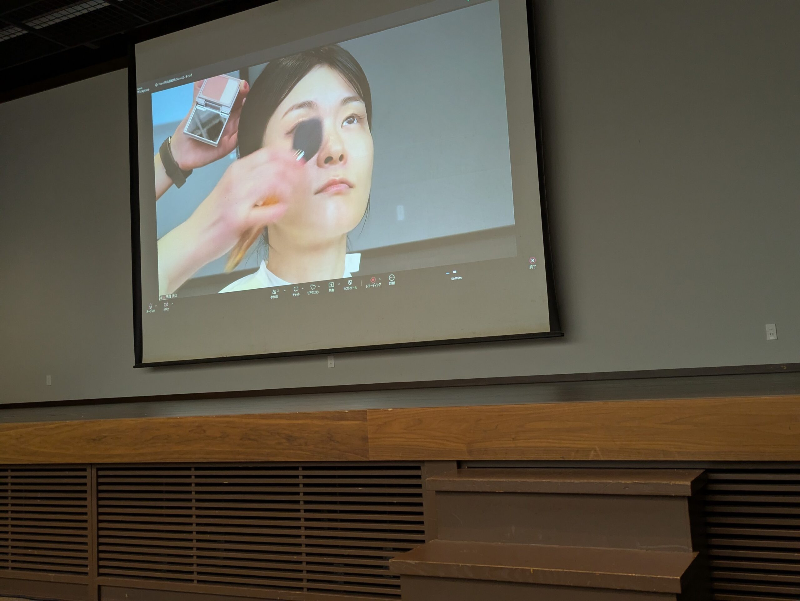 新商品の発表会へ